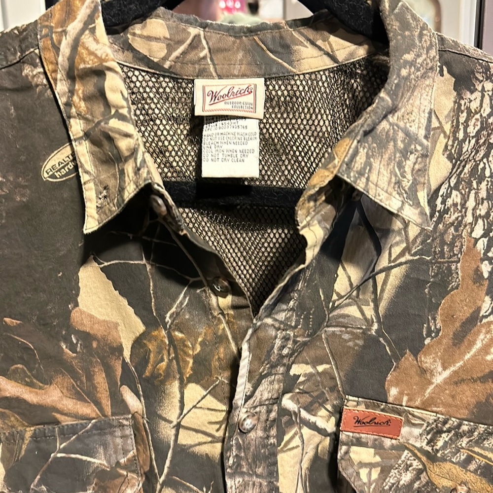 Woolrich hunting shirt. Mens 2XL. Realtree hardwoods design.
